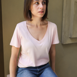 Camiseta lactancia cuello pico rosa