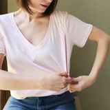 Camiseta lactancia cuello pico rosa