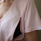 Camiseta lactancia cuello pico rosa